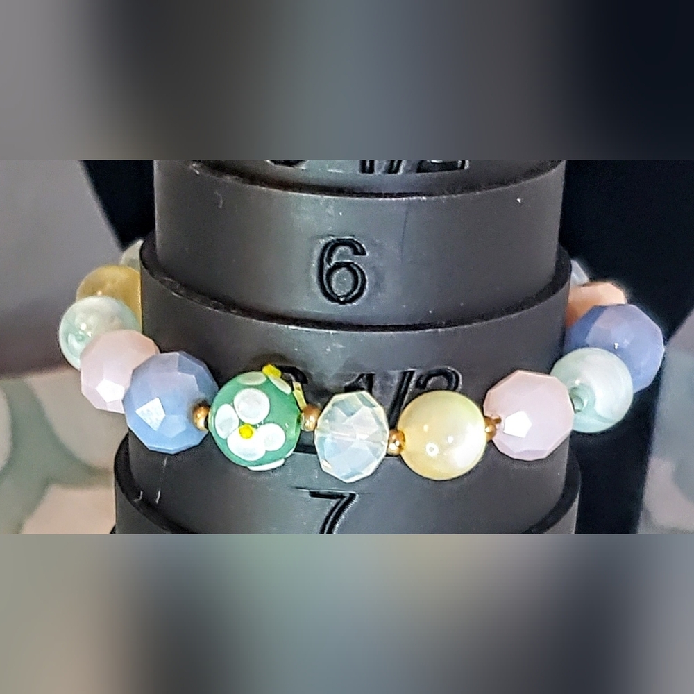 2 Beautiful Faceted Stone Beads Bracelet Floral Accents. Set Of 2. - Picture 9 of 9